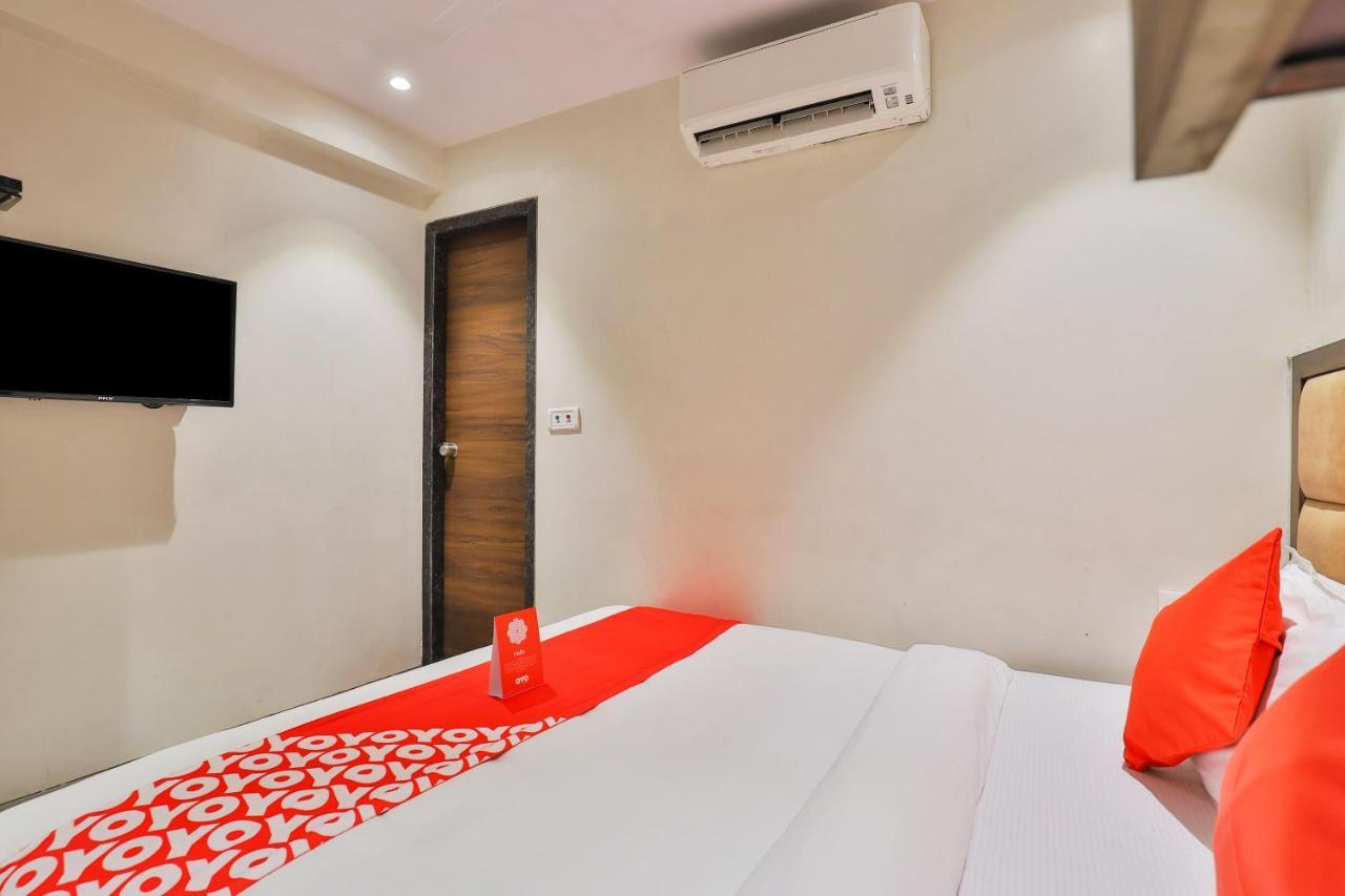 Oyo 1389 Hotel Relax Inn Surate Exterior foto